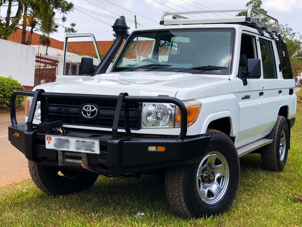 4x4-land-cruiser-hardtop-for-hire-in-africa