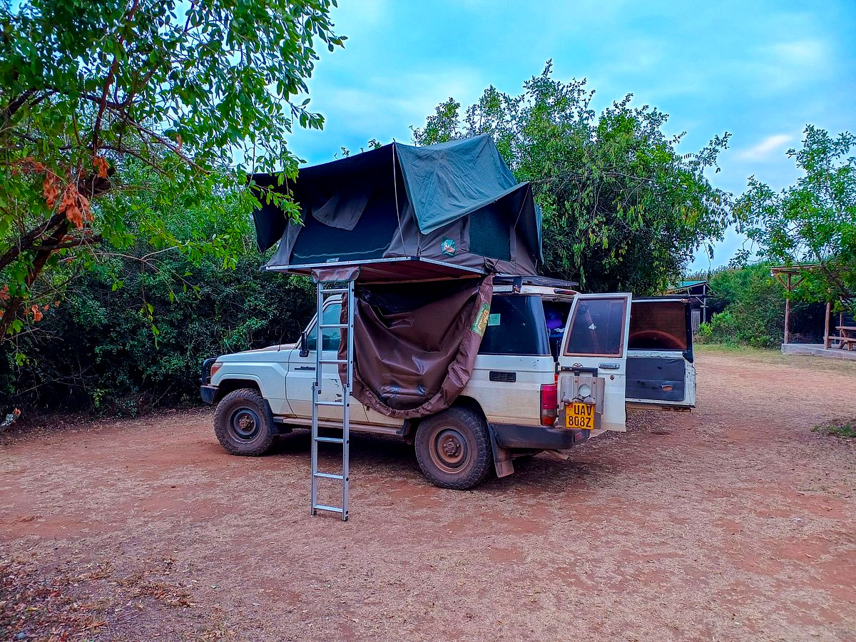 toyota-land-cruiser-lx-with-rooftop-tent-best-4x4-camping-car-in-africa